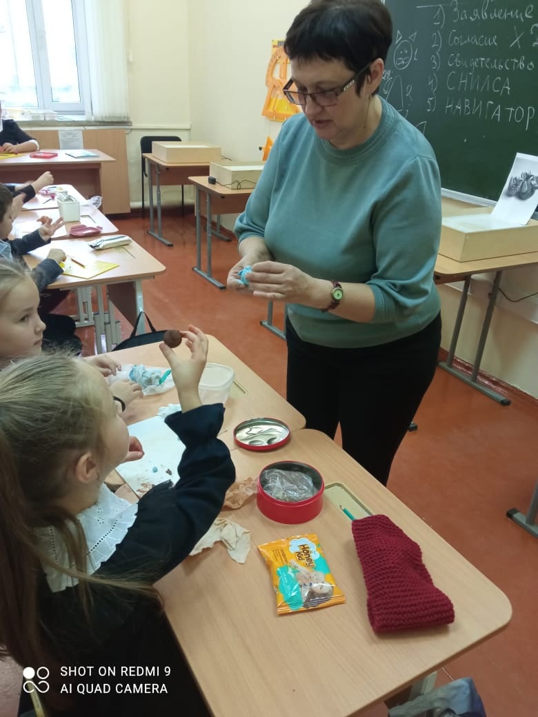Занятие внеурочной деятельности &amp;quot;Народная игрушка&amp;quot;.