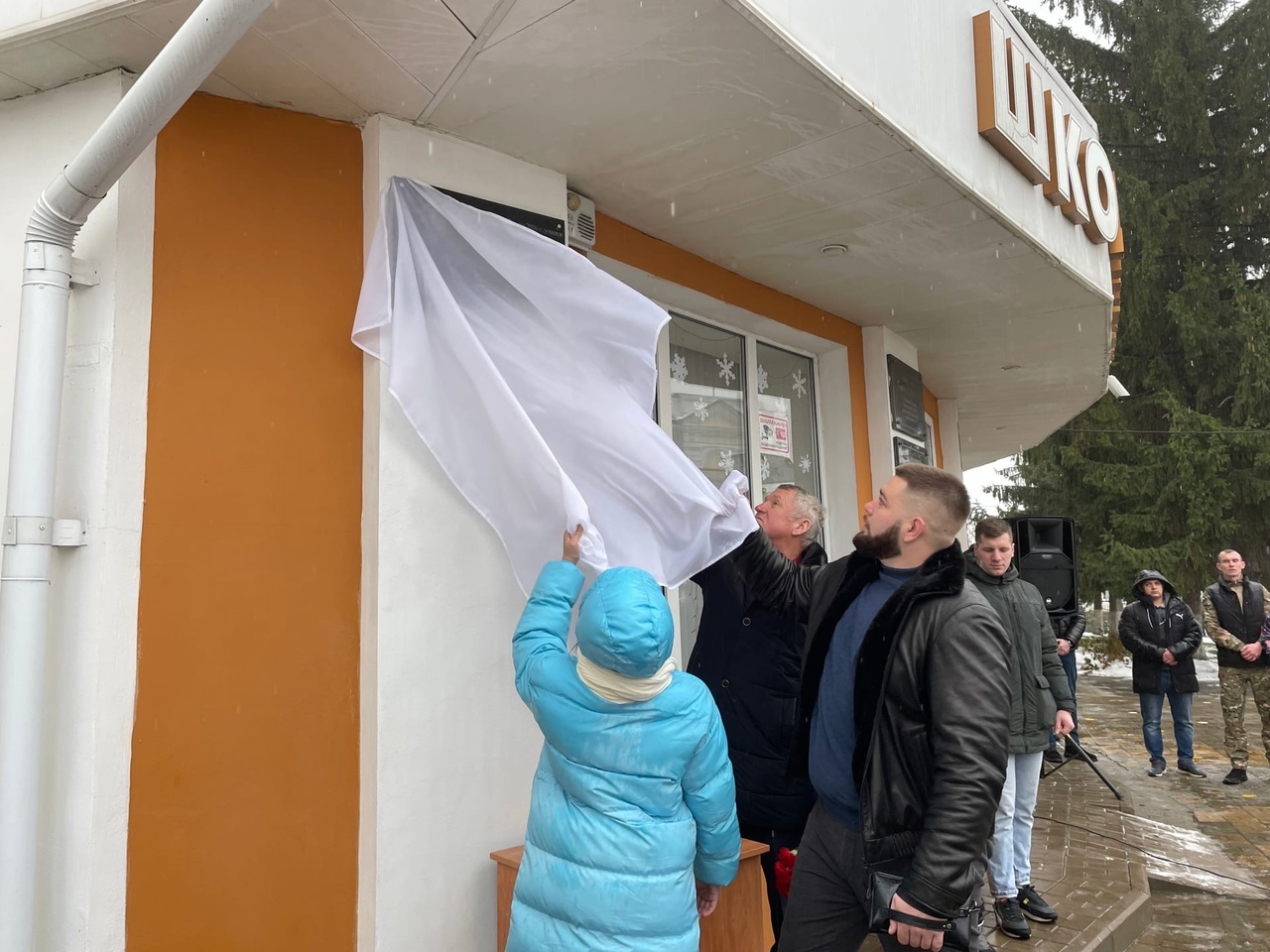 Открытие мемориальной доски, в память об Артёме Солоха.