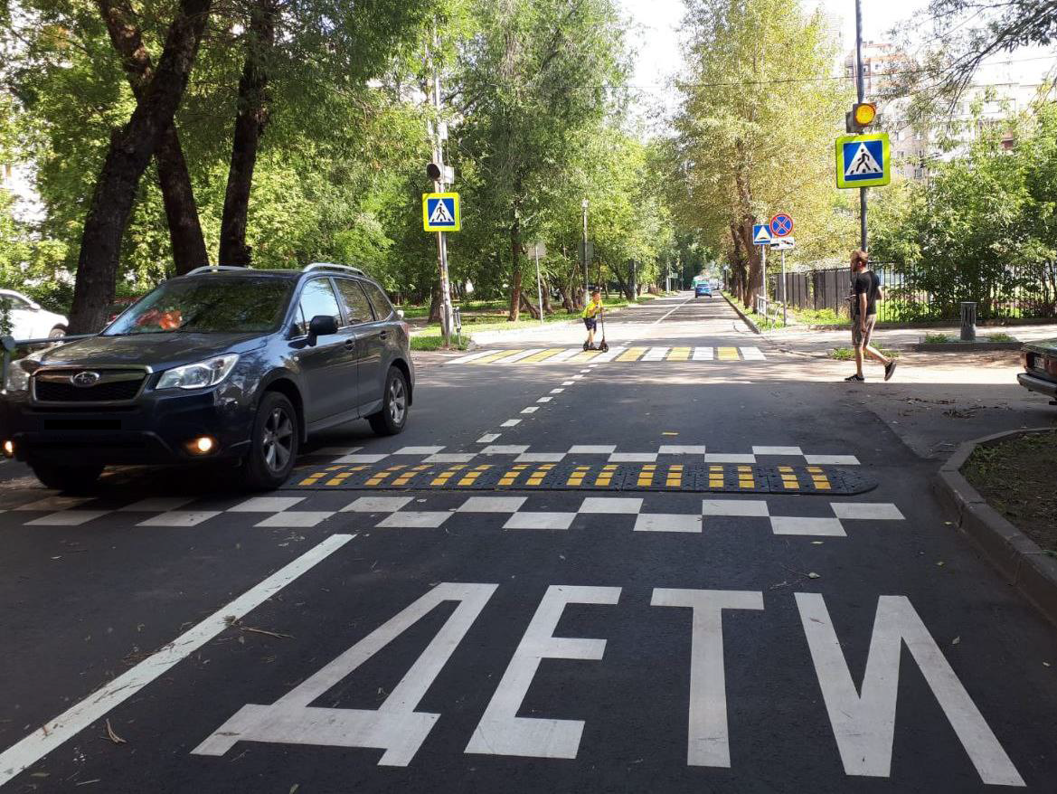 Проверка пешеходных переходов у школ.