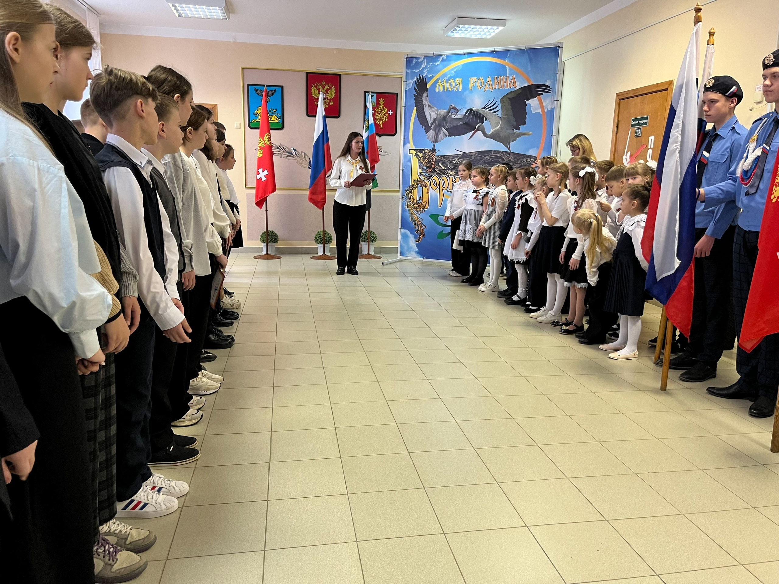 Еженедельная линейка, посвященная началу новой учебной недели.