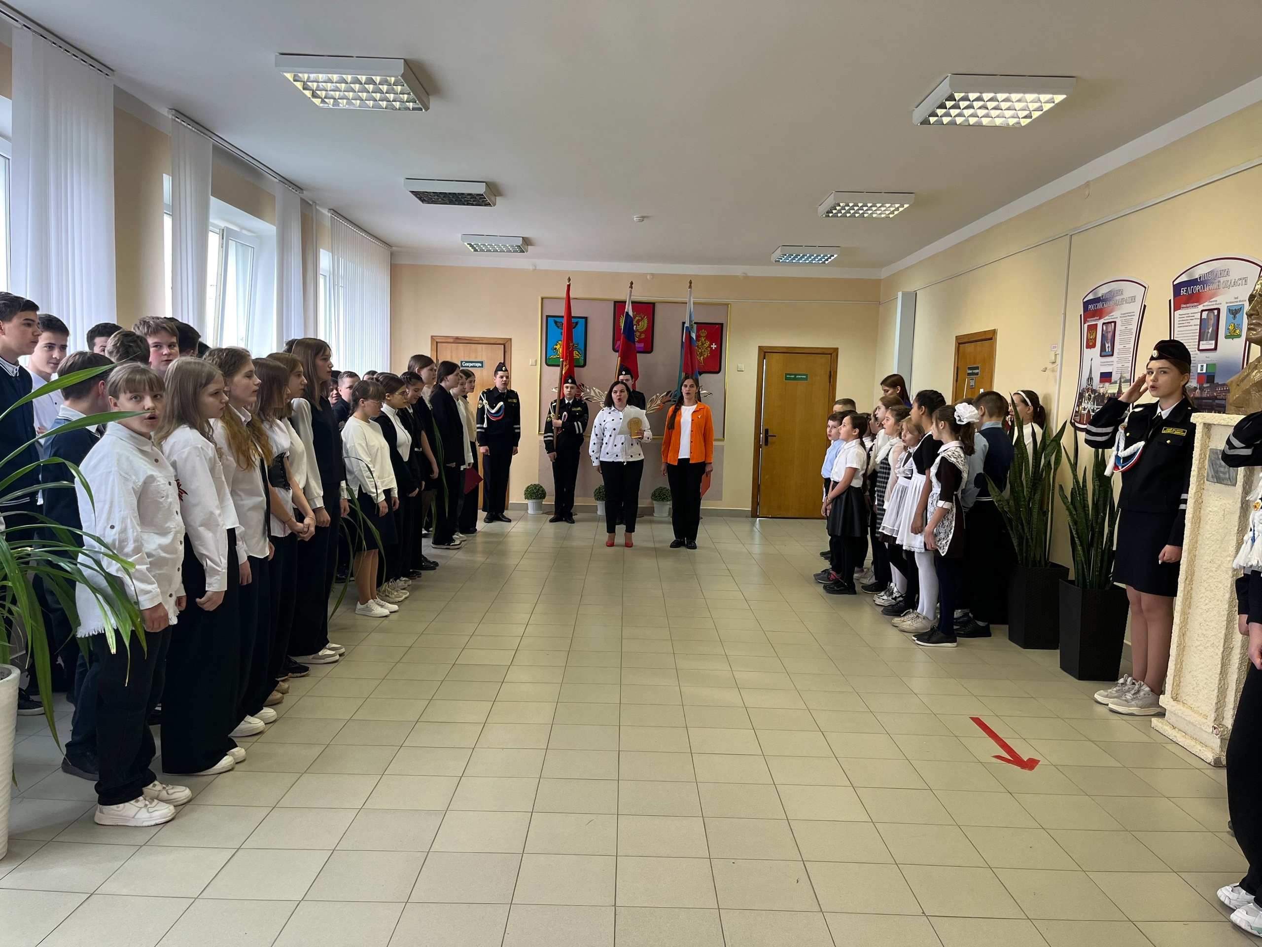 Еженедельная линейка, посвященная началу новой учебной недели.