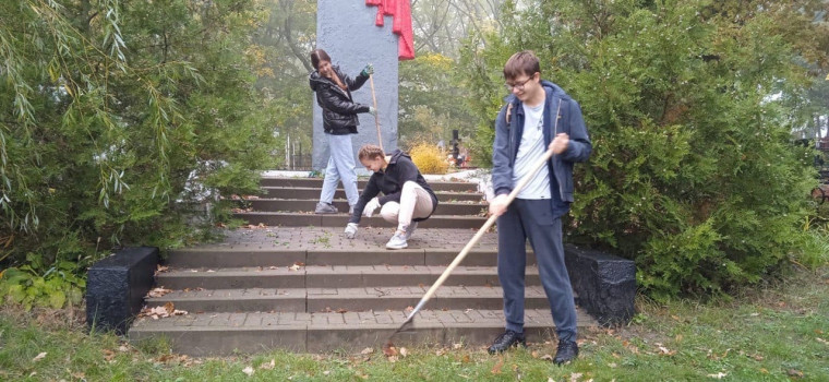 В школе прошел субботник.