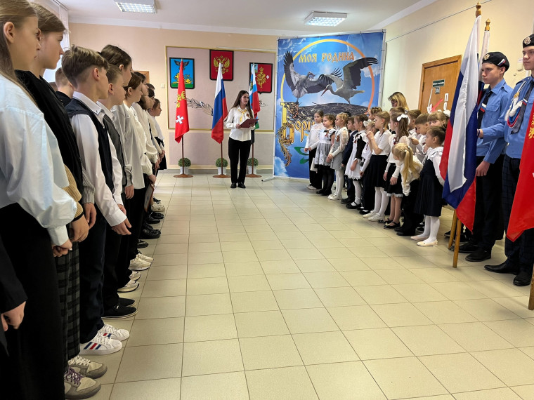 Еженедельная линейка, посвященная началу новой учебной недели.